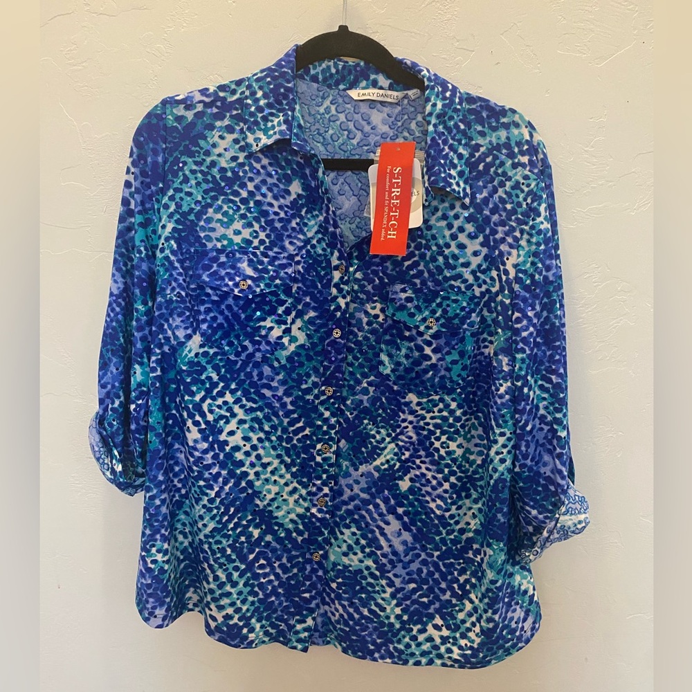Women’s Beautiful Blue Shimmery Top💙